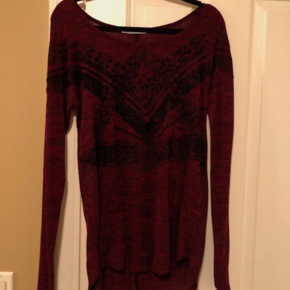 Maurices red scoop neck top. Blk features. L.